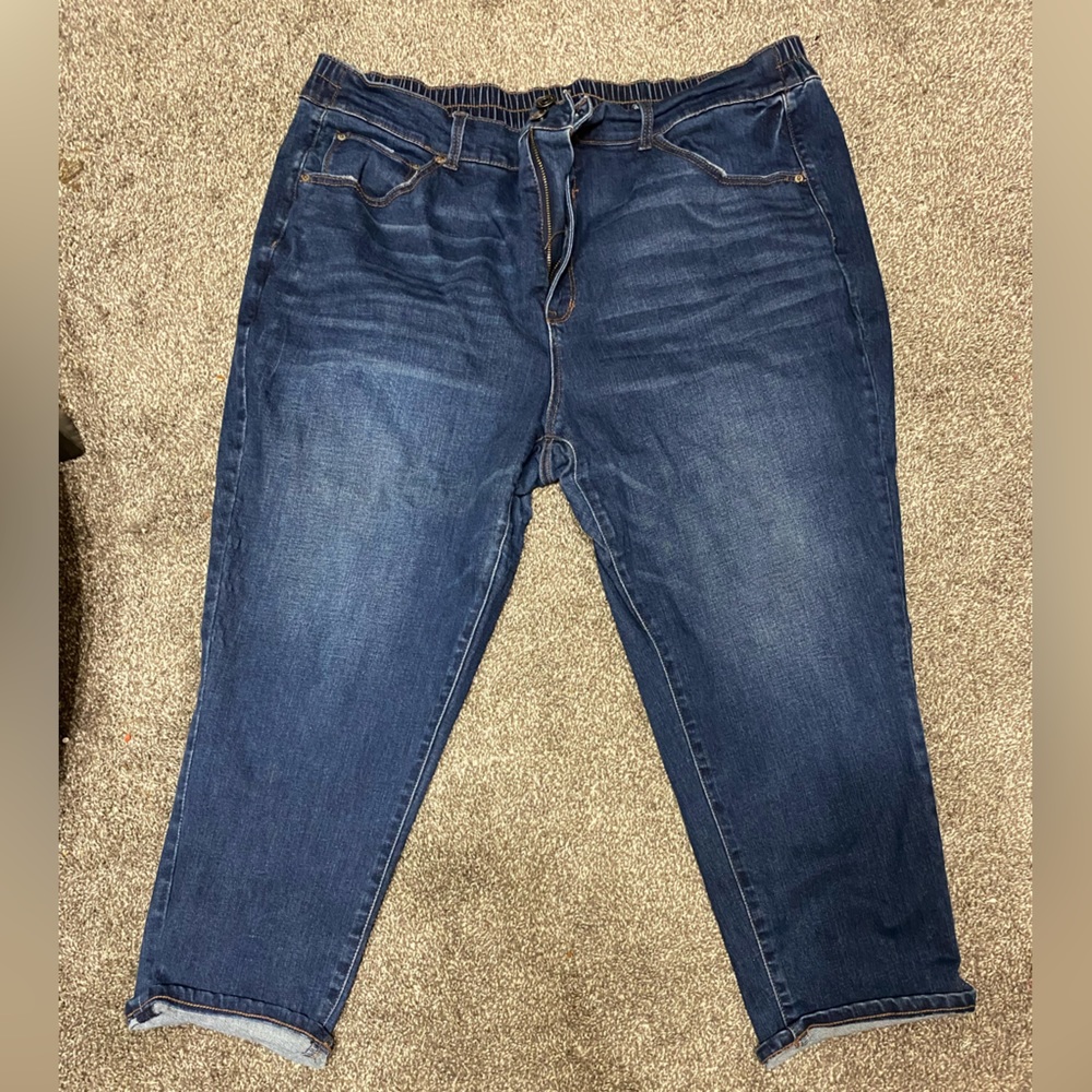 Like new elastic waist cropped jeans